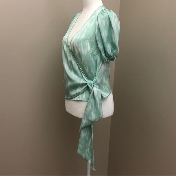 NWOT Mint green and white wrap top. - Picture 4 of 8